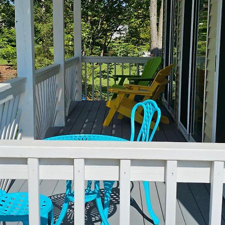 Tree-Top Lake-Front Cottage Madison Bagian luar foto