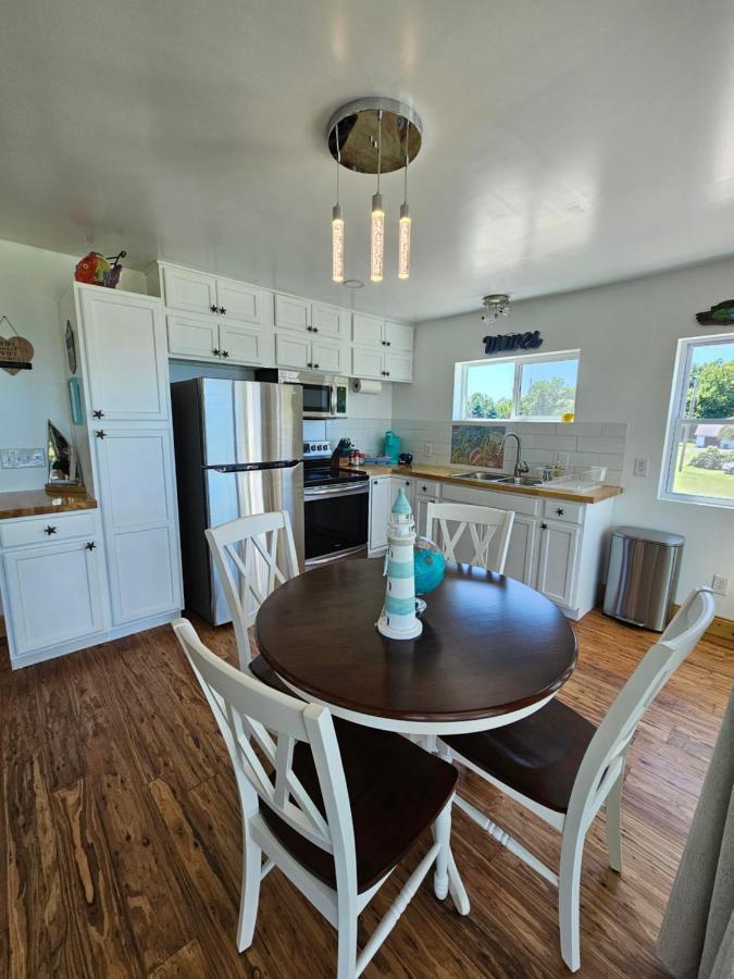 Tree-Top Lake-Front Cottage Madison Bagian luar foto
