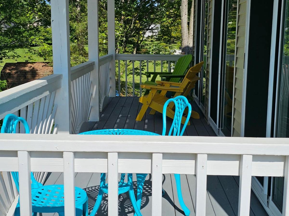 Tree-Top Lake-Front Cottage Madison Bagian luar foto