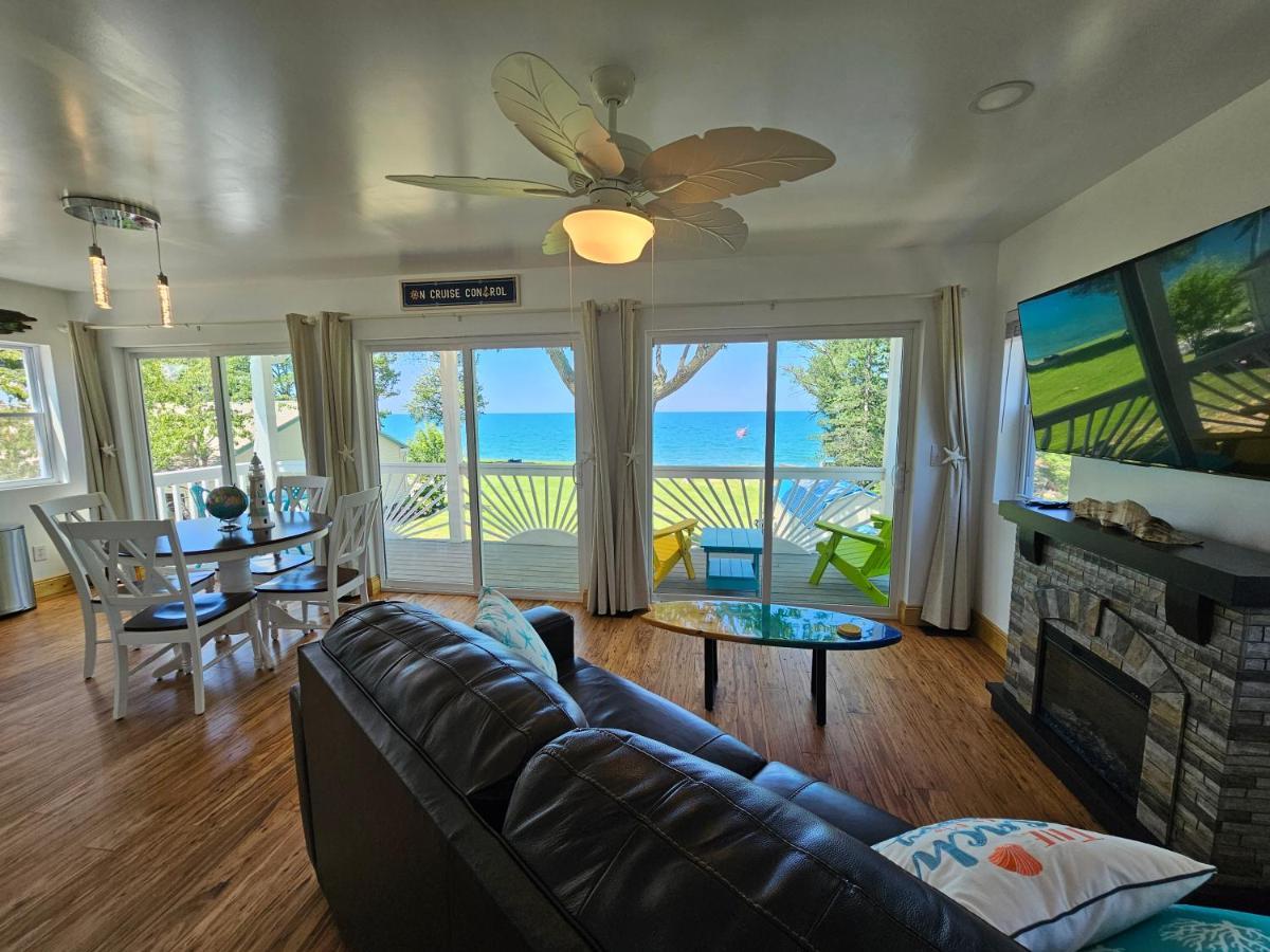 Tree-Top Lake-Front Cottage Madison Bagian luar foto