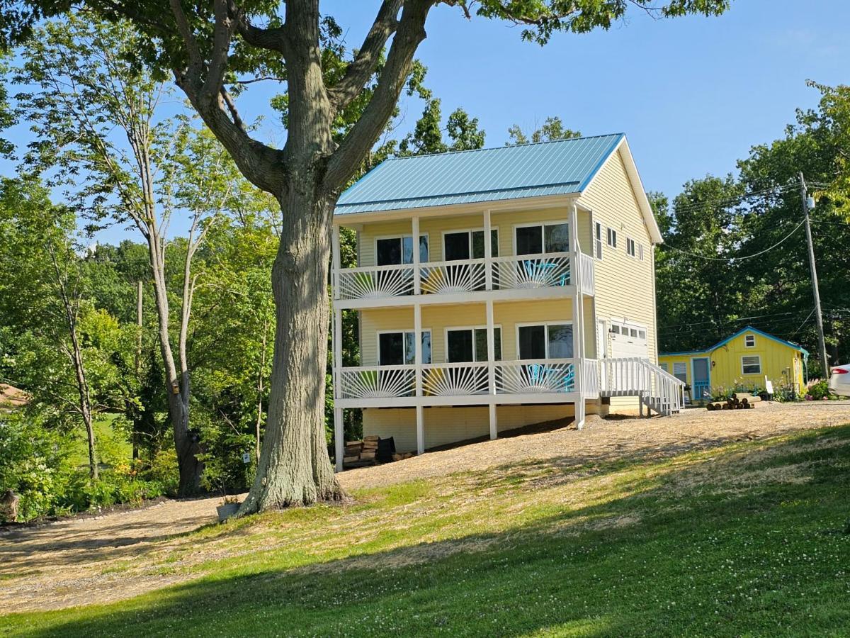 Tree-Top Lake-Front Cottage Madison Bagian luar foto